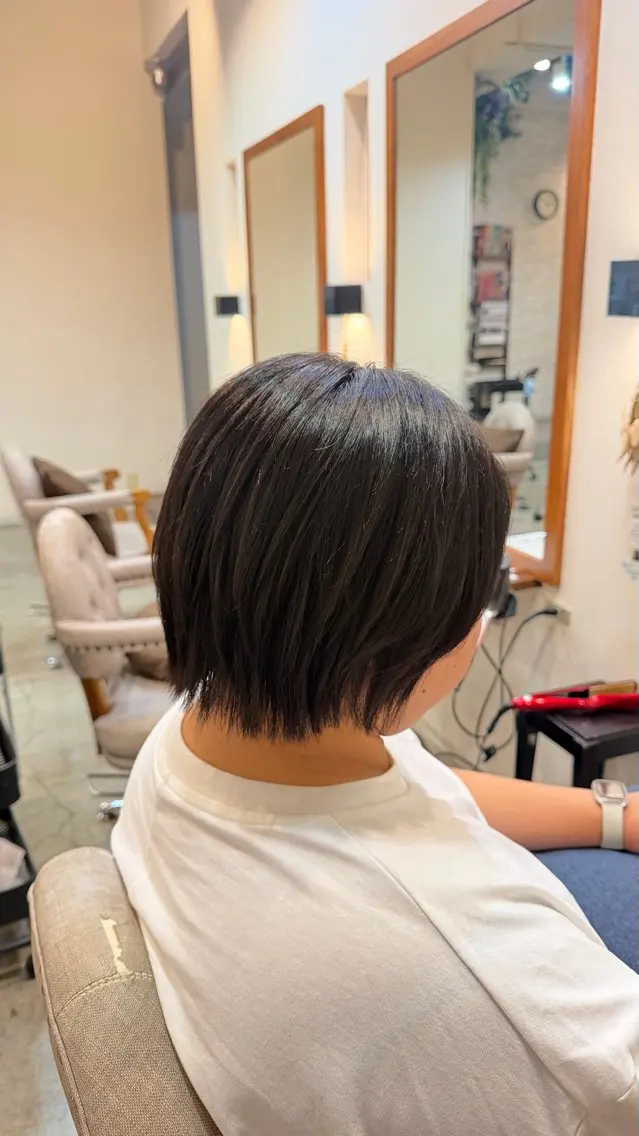 ショート カラー 小林 美羽のヘアスタイル