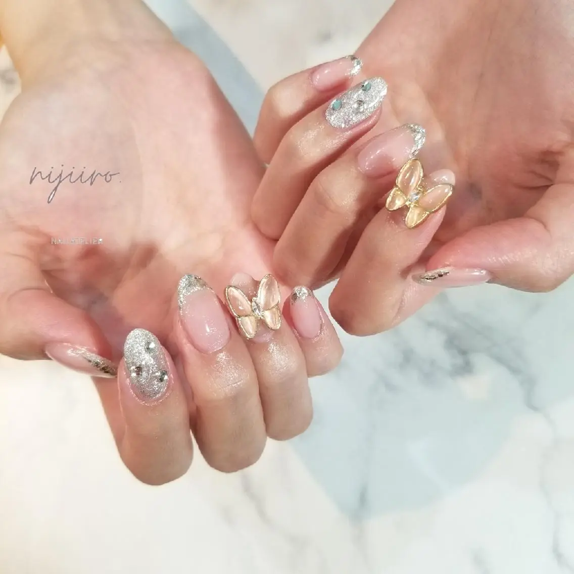 ネイル フレンチネイル ガラスフレンチ ハンドネイル nijiiro🌈 サトウのネイルデザイン
