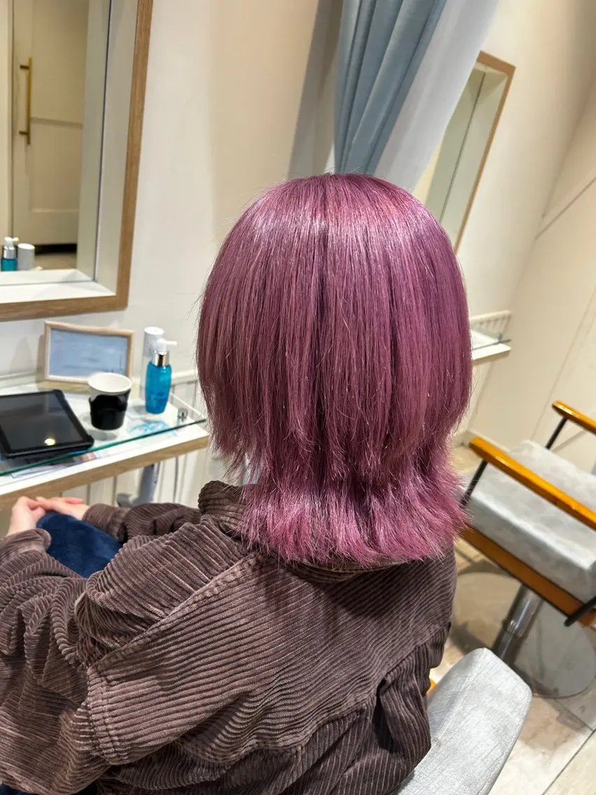 ミディアム カラー ブリーチ ピンクカラー ピンクパープル パープルカラー 大川 夏実のヘアスタイル