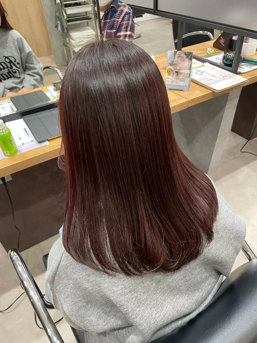 セミロング 佐藤 由依/水光カラーのヘアスタイル