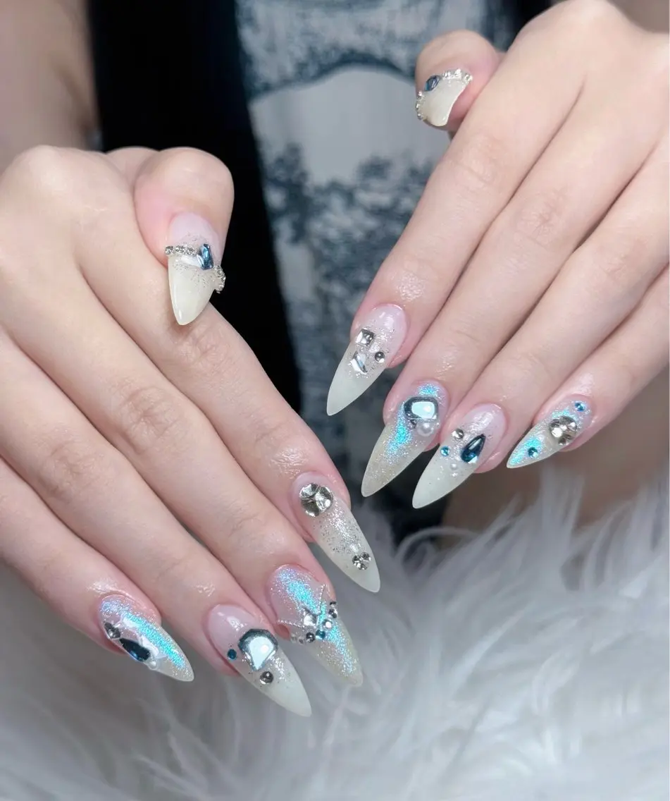 ネイル フレンチネイル ジェルネイル キラキラネイル 韓国ネイル マグネットネイル Julli NailStudioのネイルデザイン