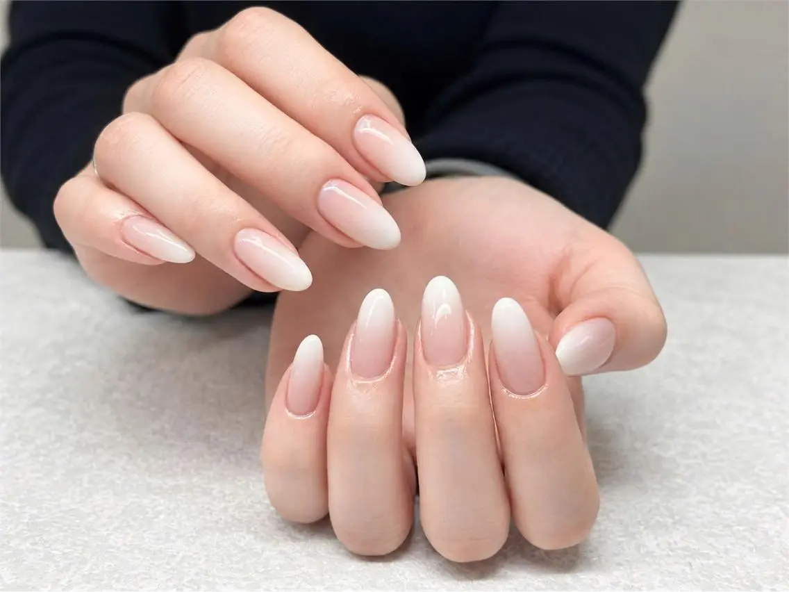 ネイル オーロラネイル ブルー チークネイル 長さ出し フットネイル ハンドネイル NAILS168 池袋西口駅前店のネイルデザイン