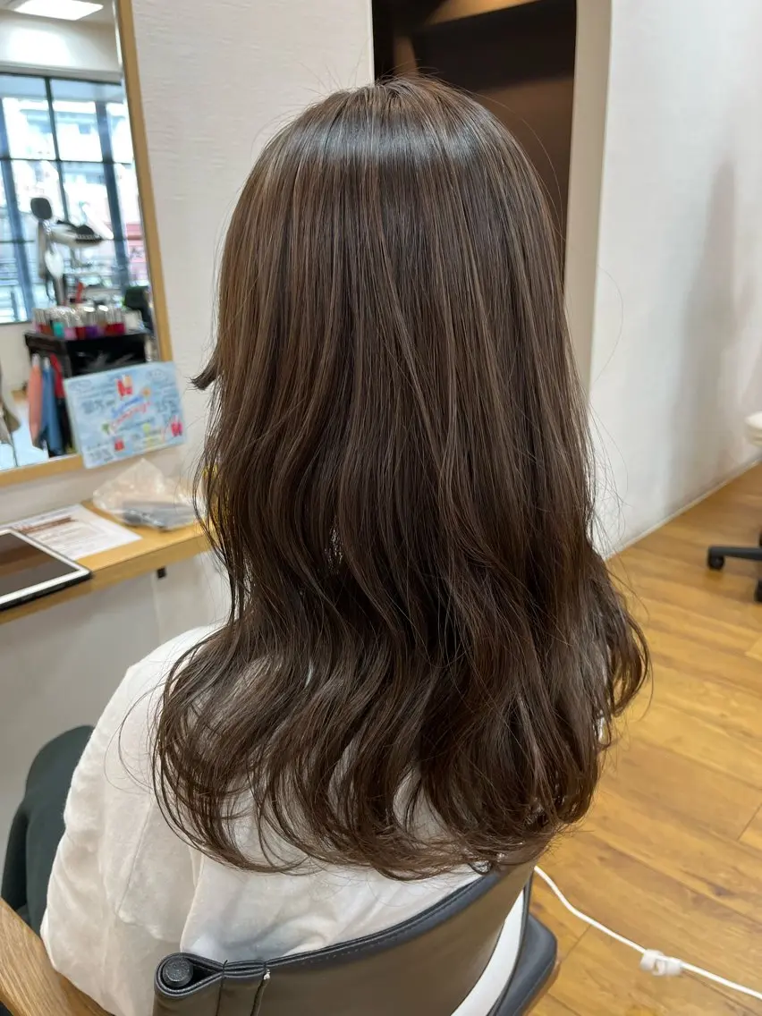 ロング 泉 綾乃モーラ[鳳店]のヘアスタイル