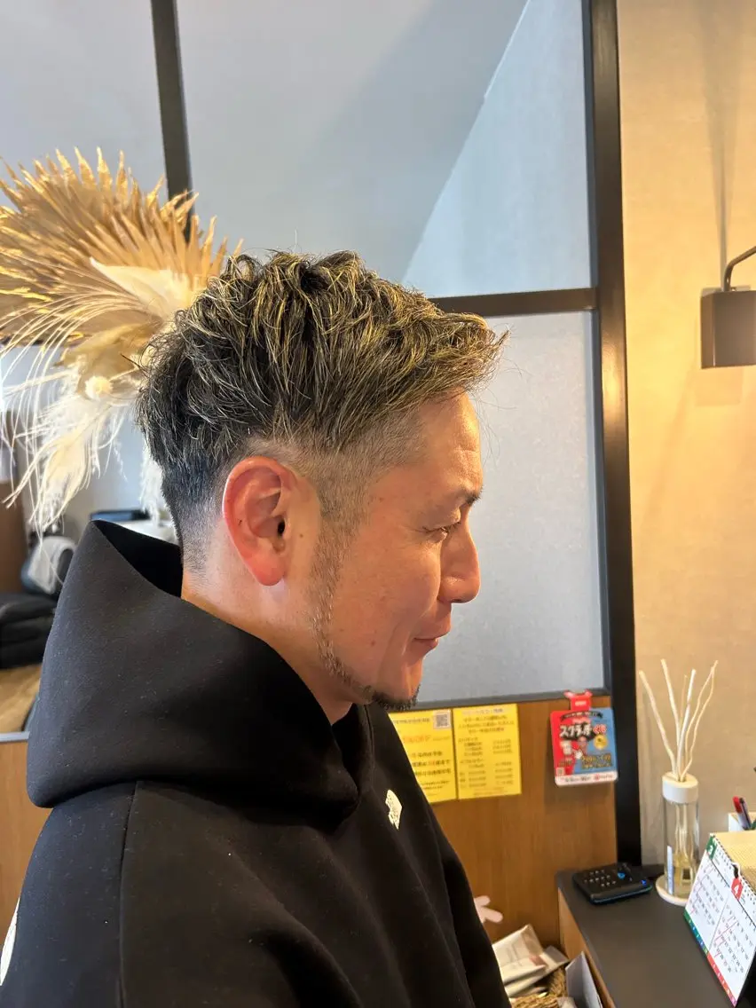 メンズ メンズハイライト 山地 咲那のヘアスタイル