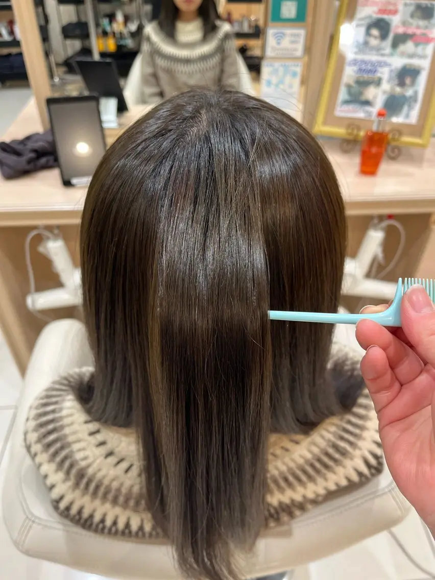 ミディアム カット ヘアカラー 森 瑠海のヘアスタイル