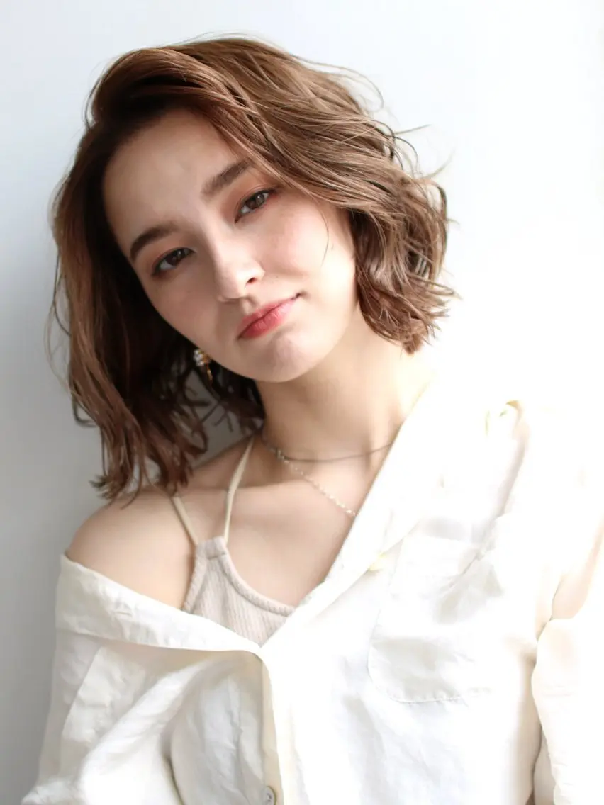 ミディアム ミディアムレイヤー レイヤーカット 横野 孝志のヘアスタイル