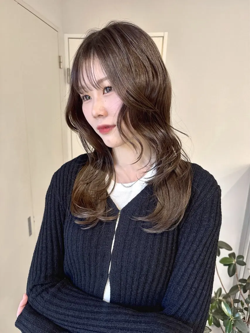 ミディアム カラー ミディアムレイヤー 透明感カラー グレージュ オリーブカラー 韓国風ヘア カット ヘアカラー トリートメント レイヤーカット/韓国 /心斎橋/宮城ほのかのヘアスタイル