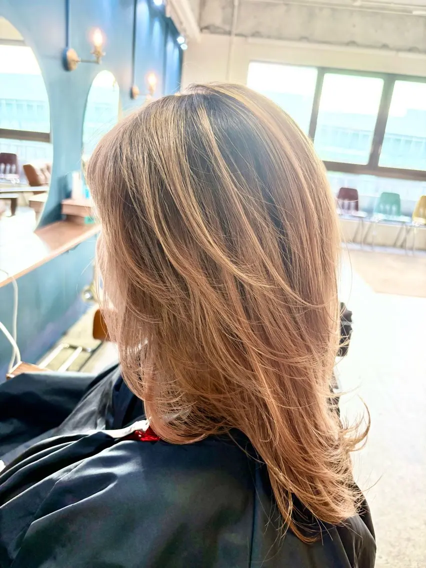 セミロング カラー ヘアアレンジ ブリーチ ヘアカラー トリートメント 山崎 澪 レイヤーカット/大宮のヘアスタイル