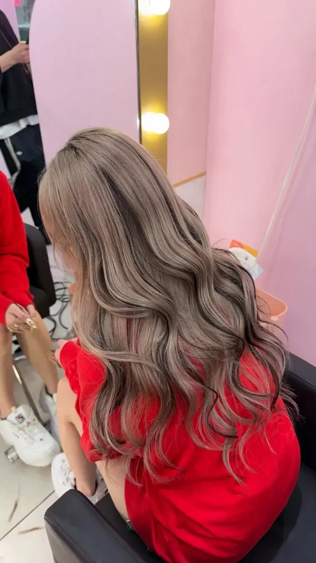 ロング カラー 【暖色カラー+ブリー チ特化】💟まなみのヘアスタイル