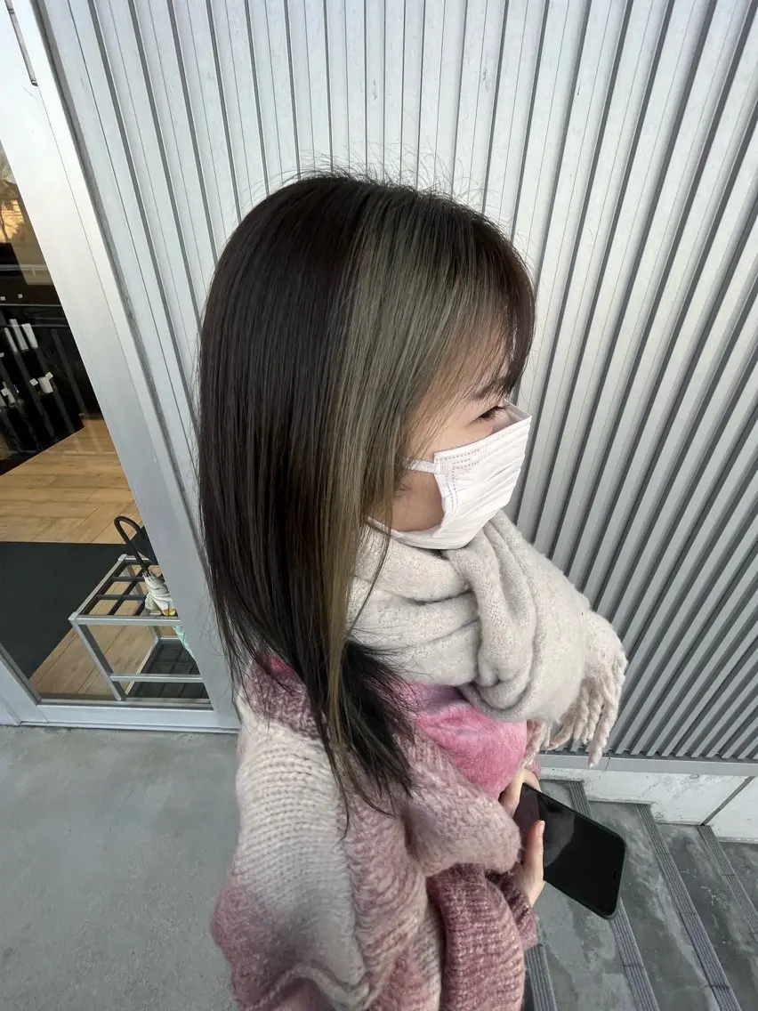 セミロング カラー 栗原 志穂のヘアスタイル