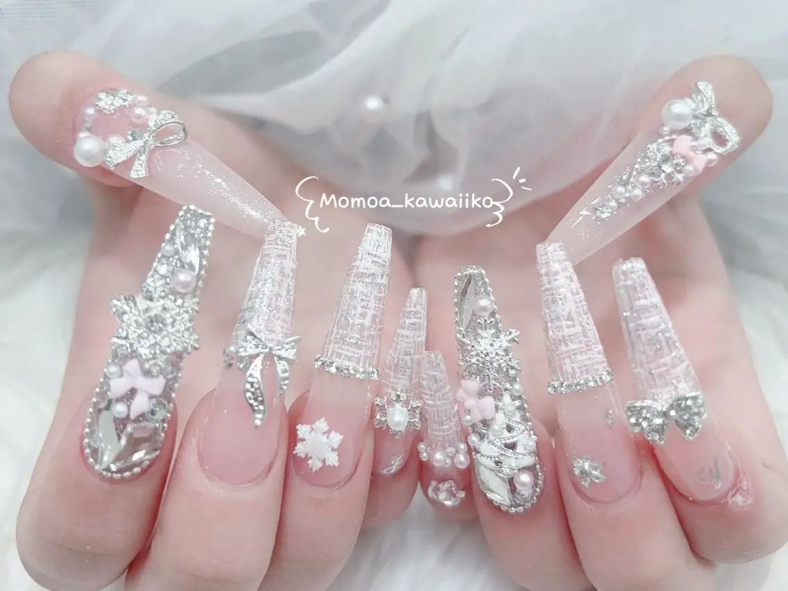 ネイル キラキラネイル 韓国ネイル スカルプネイル ハンドネイル MoMoA Nail ネイル長さ出し専門店のネイルデザイン