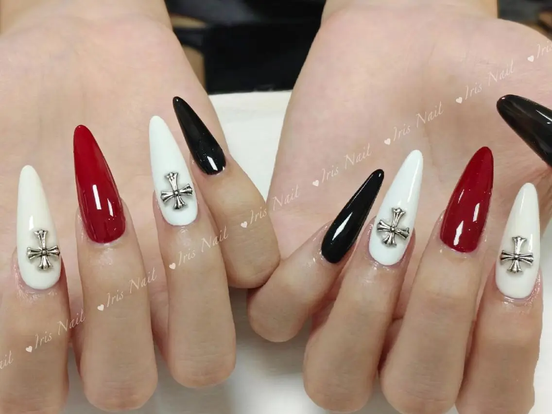 ネイル ゴージャス 赤色 ハンドネイル ハンドケア 🍒IRIS Nail🌸のネイルデザイン