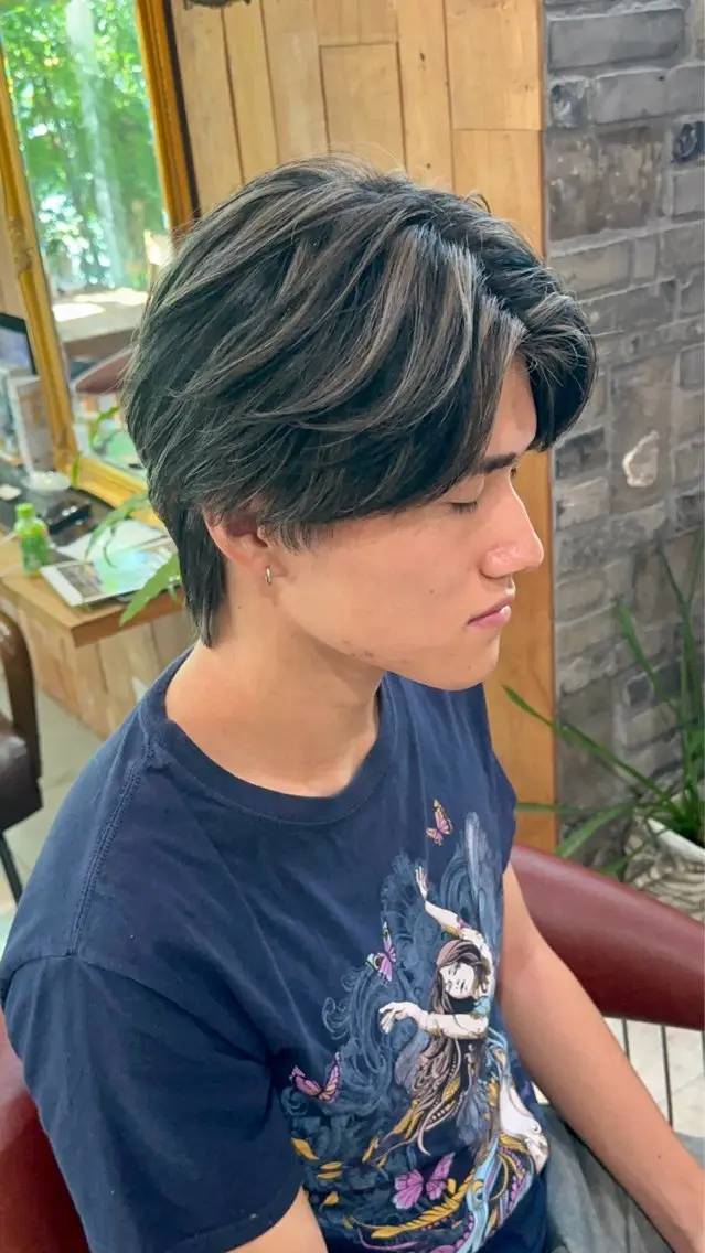 ショート カラー メンズ メンズブリーチ メンズハイライト ブリーチ デザインカラー ハイライトカラー ヘアカラー 山之内匠/艶カラー/ ハイトーン/ブリーチのヘアスタイル