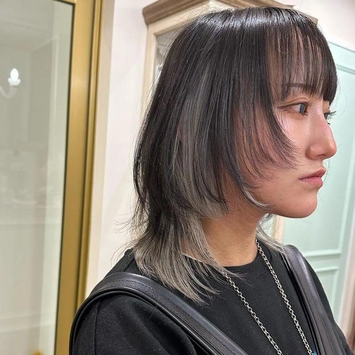 ミディアム カラー ブリーチ シルバー ホワイトシルバー ORIKA 美容室のヘアスタイル