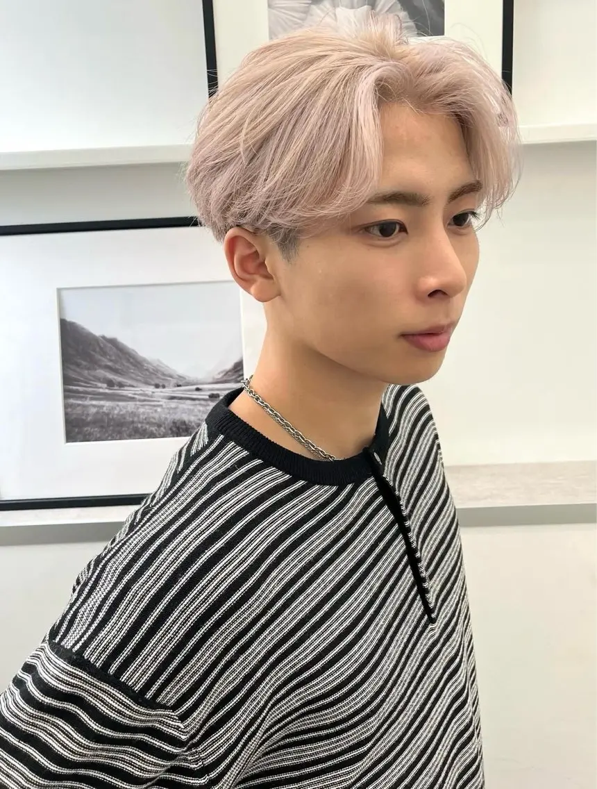 ショート メンズ センターパート フェザーパーマ メンズパーマ メンズツイストパーマ 波巻きパーマ 網谷 萌夏のヘアスタイル