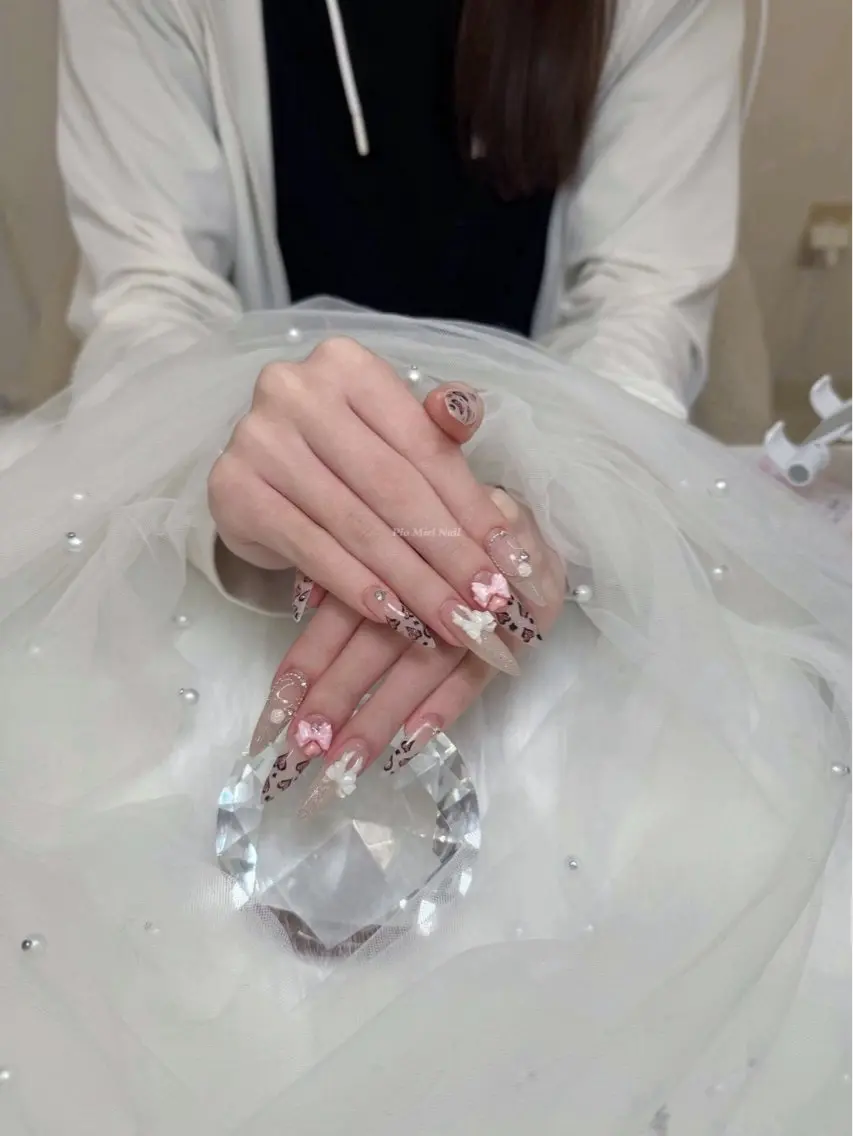 ネイル ハンドネイル HANA 長さだしのネイルデザイン