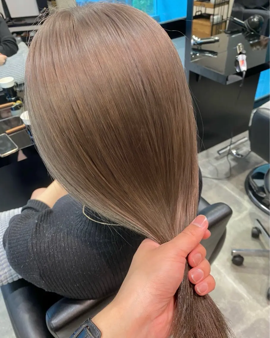 ロング カラー ヘアアレンジ アッシュ ベージュカラー ブリーチ ケアブリーチ ダブルカラー カット ヘアカラー トリートメント 韓国レイヤーカット 🧸ベージュカラーのヘアスタイル