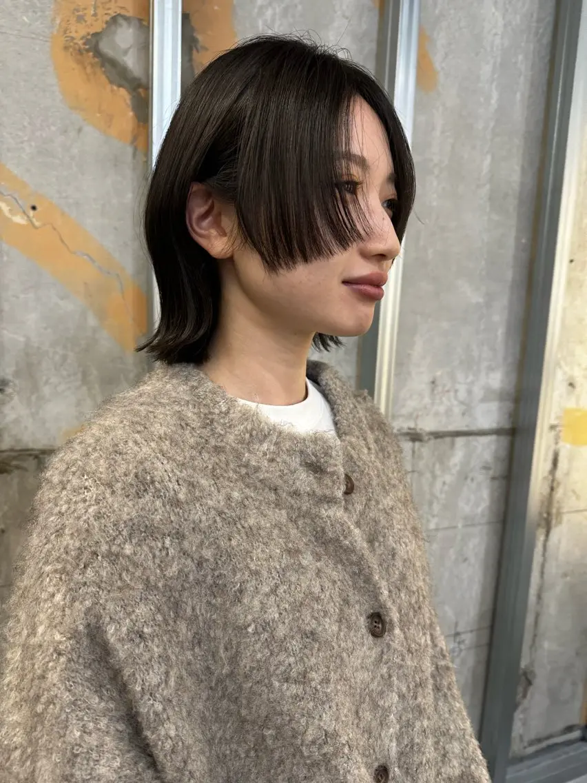 ミディアム 吉田勇人🩶レイヤー •透明感カラー•暗髪のヘアスタイル