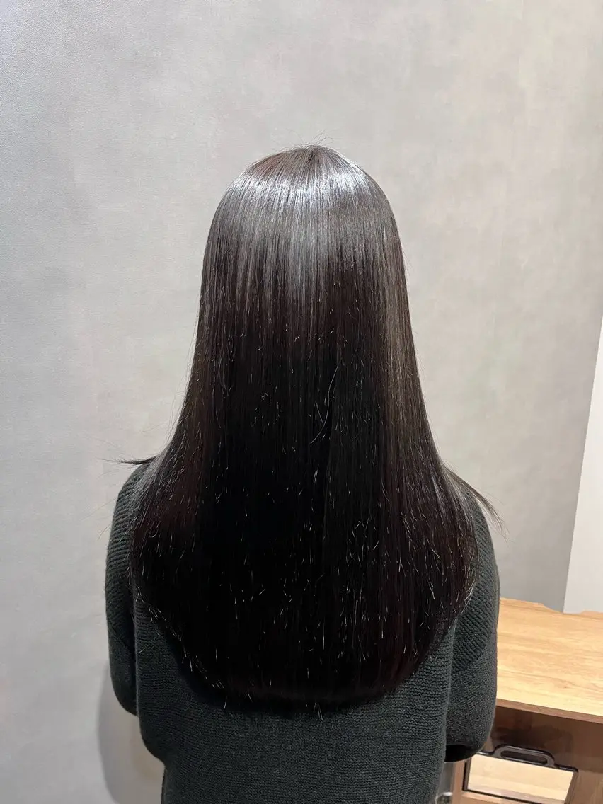 ロング カラー ダークグレー ダークグレージュ グレージュ ヘアカラー トリートメント 透明感カラー/パーマ 🌀アオノのヘアスタイル