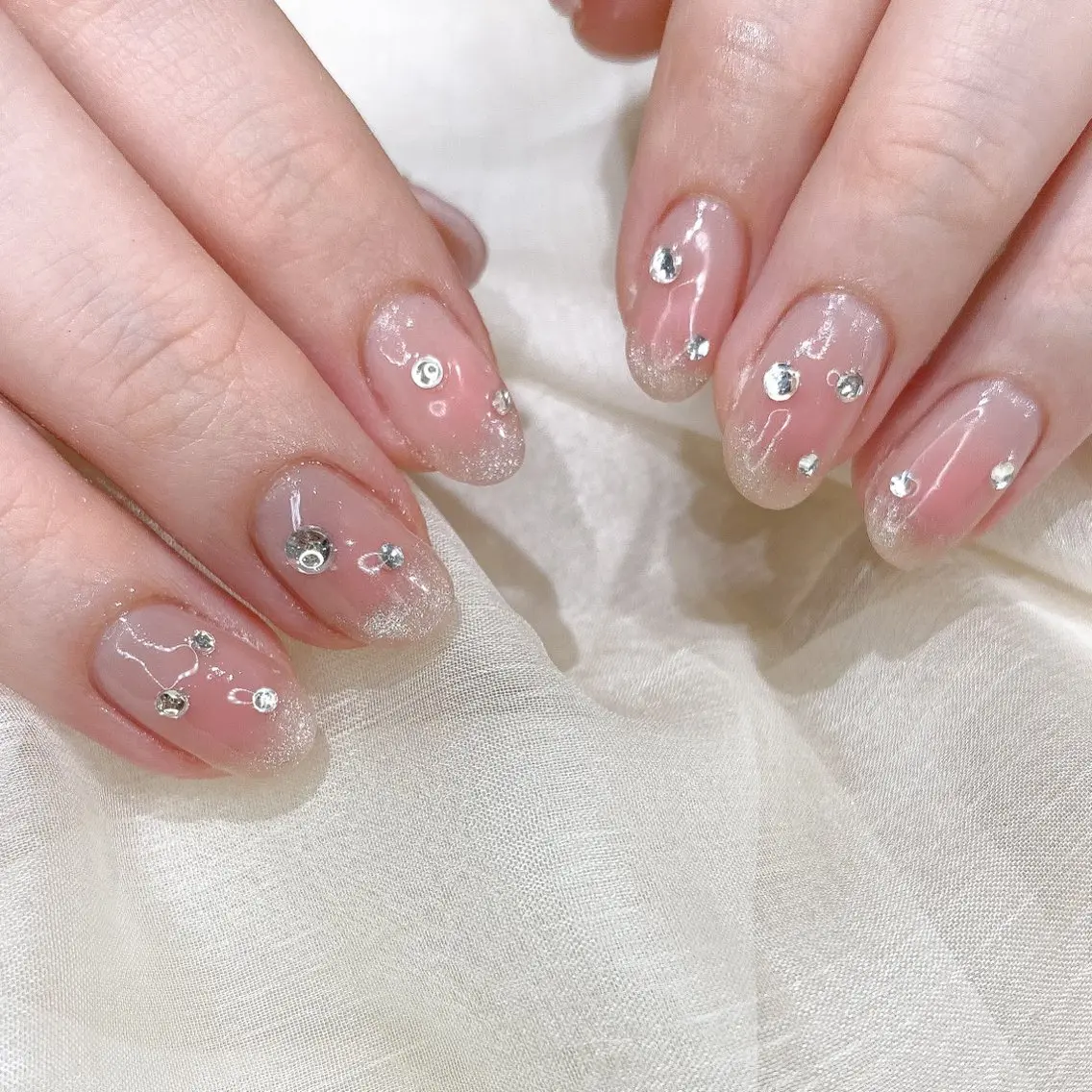 ネイル チークネイル マグネットネイル ストーンネイル ワンホンネイル muguet🎀 chikaのネイルデザイン