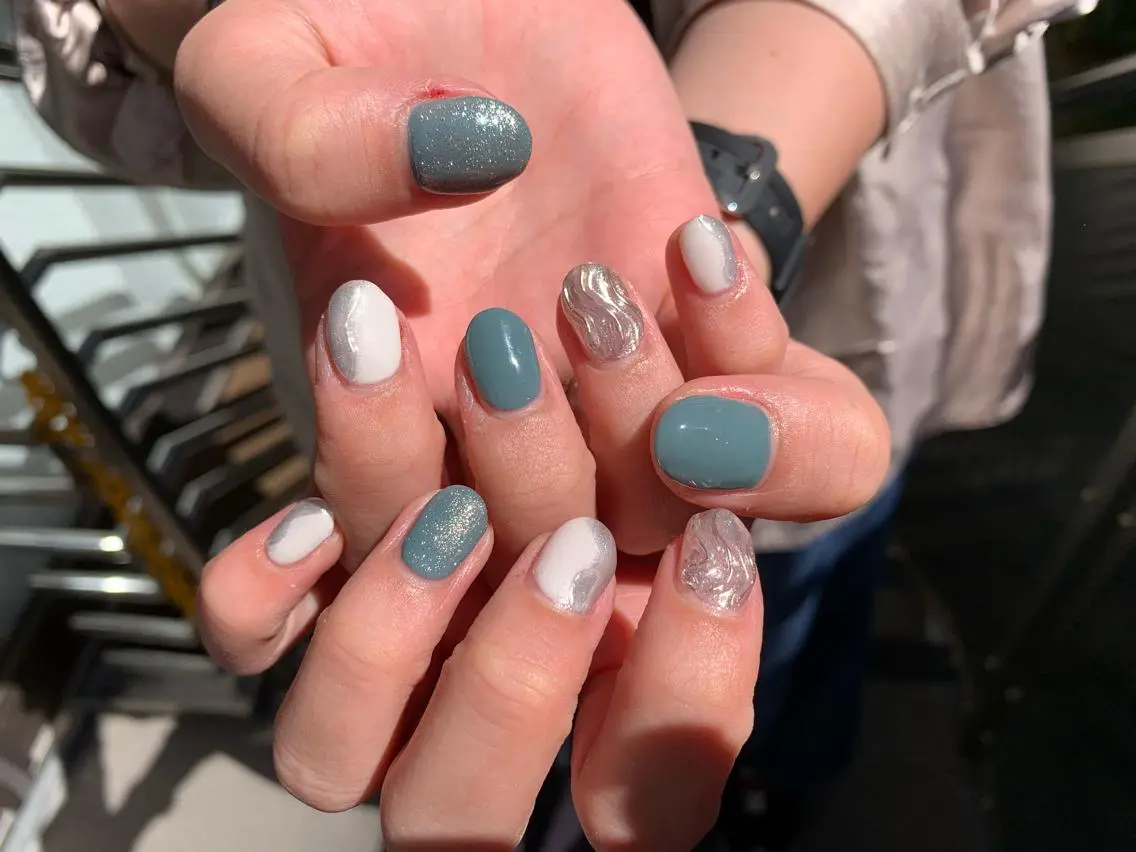 ネイル ニュアンスネイル ホワイト マキノ ユイのネイルデザイン