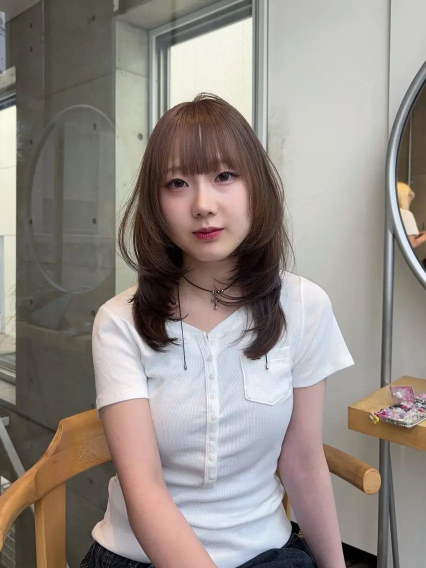 ミディアム カラー ヘアカラー トリートメント 抜け感レイヤー︴ ニュアンスカラーのヘアスタイル