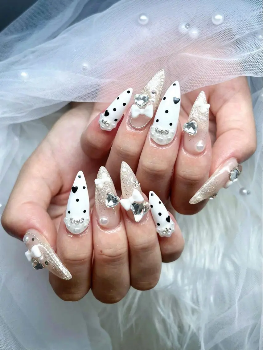 ネイル フレンチネイル ジェルネイル ガラスフレンチ ハロウィン ハート ハンドネイル H.baby Nail Salonのネイルデザイン