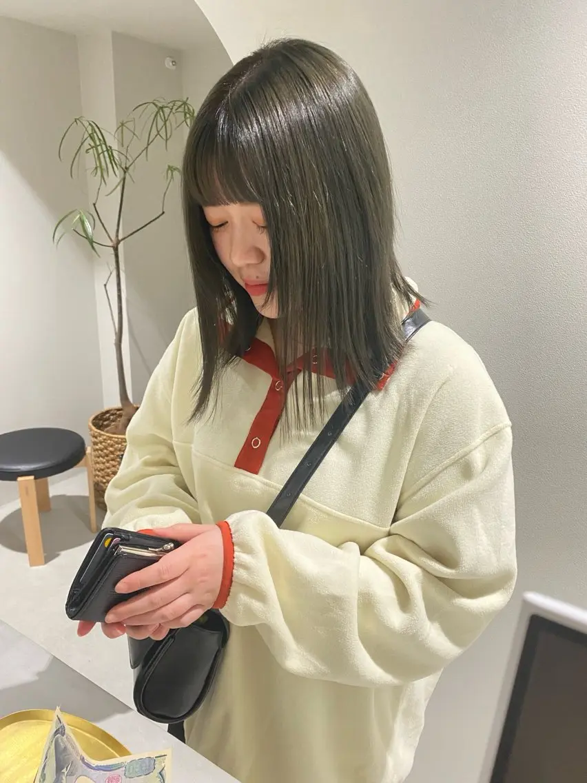 カラー ブリーチ 透明感カラー グレージュ オリーブグレージュ オリーブグレー 檜 果歩のヘアスタイル