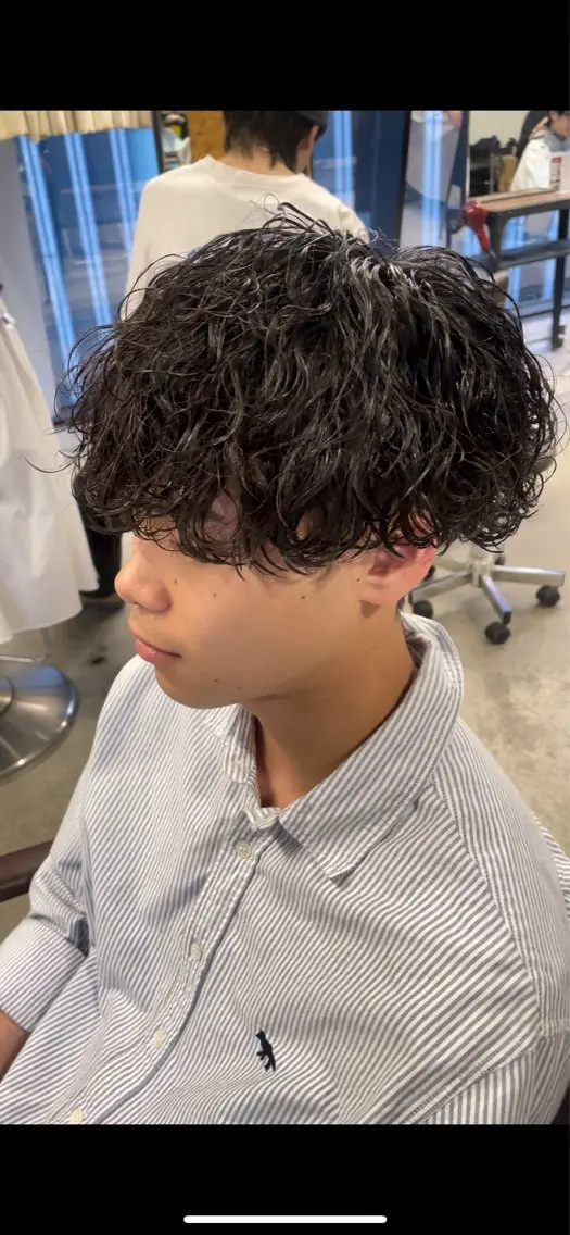 ショート パーマ メンズ メンズパーマ 波巻きパーマ メンズヘア 星野 拓海のヘアスタイル