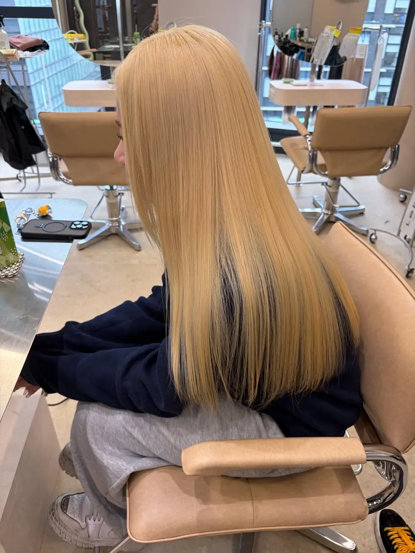 ロング ヘアカラー 💛ブリーチカラー /ブリーチ縮毛💛のヘアスタイル
