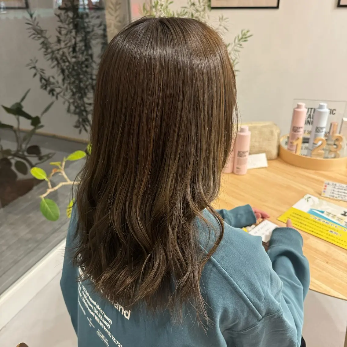 ミディアム カラー ベージュカラー 透明感カラー オリーブベージュ c& ちはるのヘアスタイル