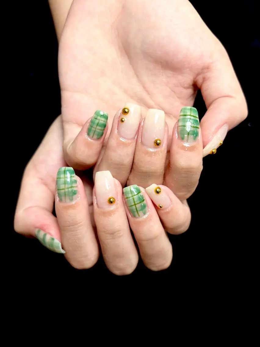 ネイル ハンドネイル ハンドケア ongles chicのネイルデザイン