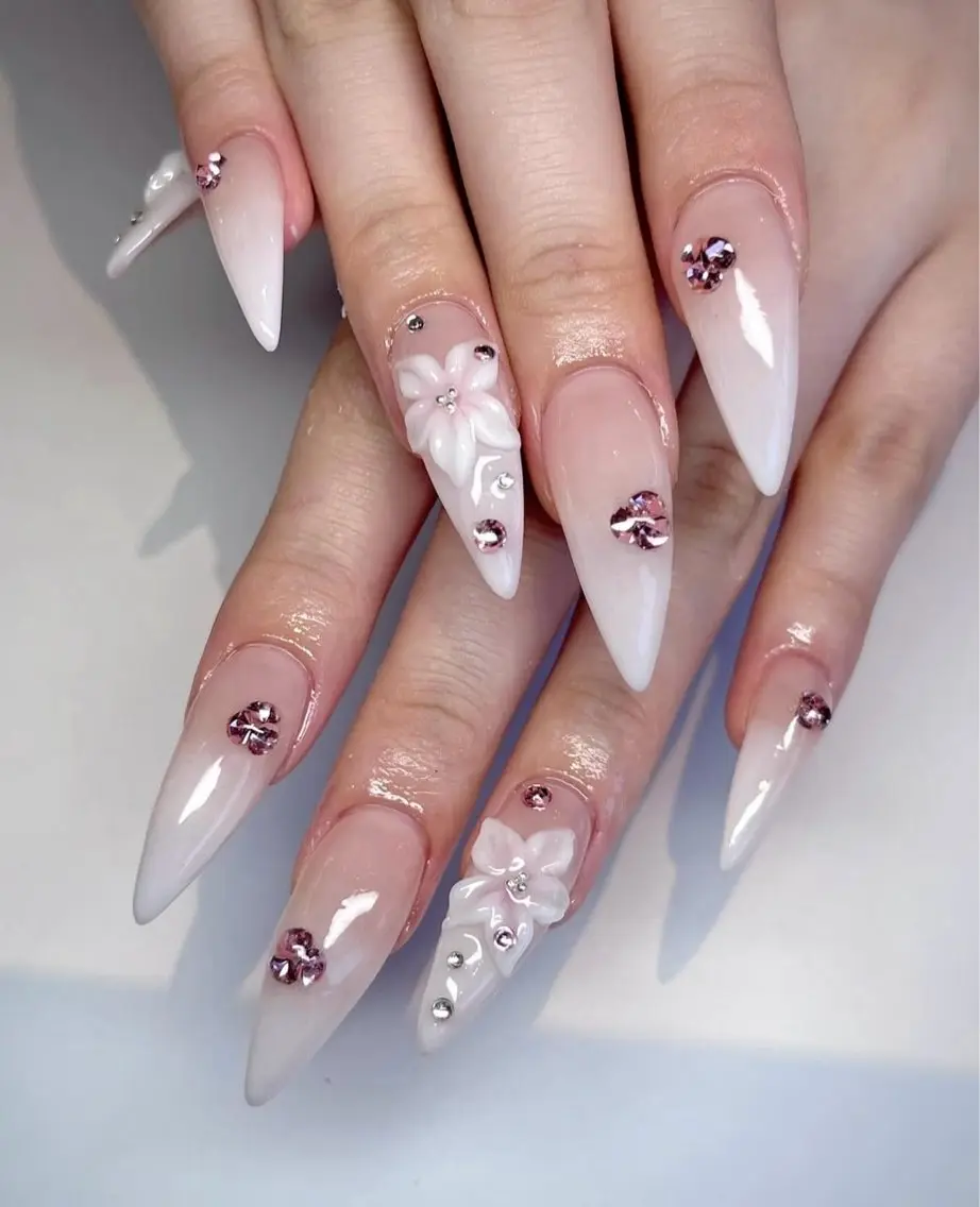 ネイル キラキラネイル 韓国ネイル ロングネイル ワンホンネイル ハンドネイル Josie nail salonのネイルデザイン