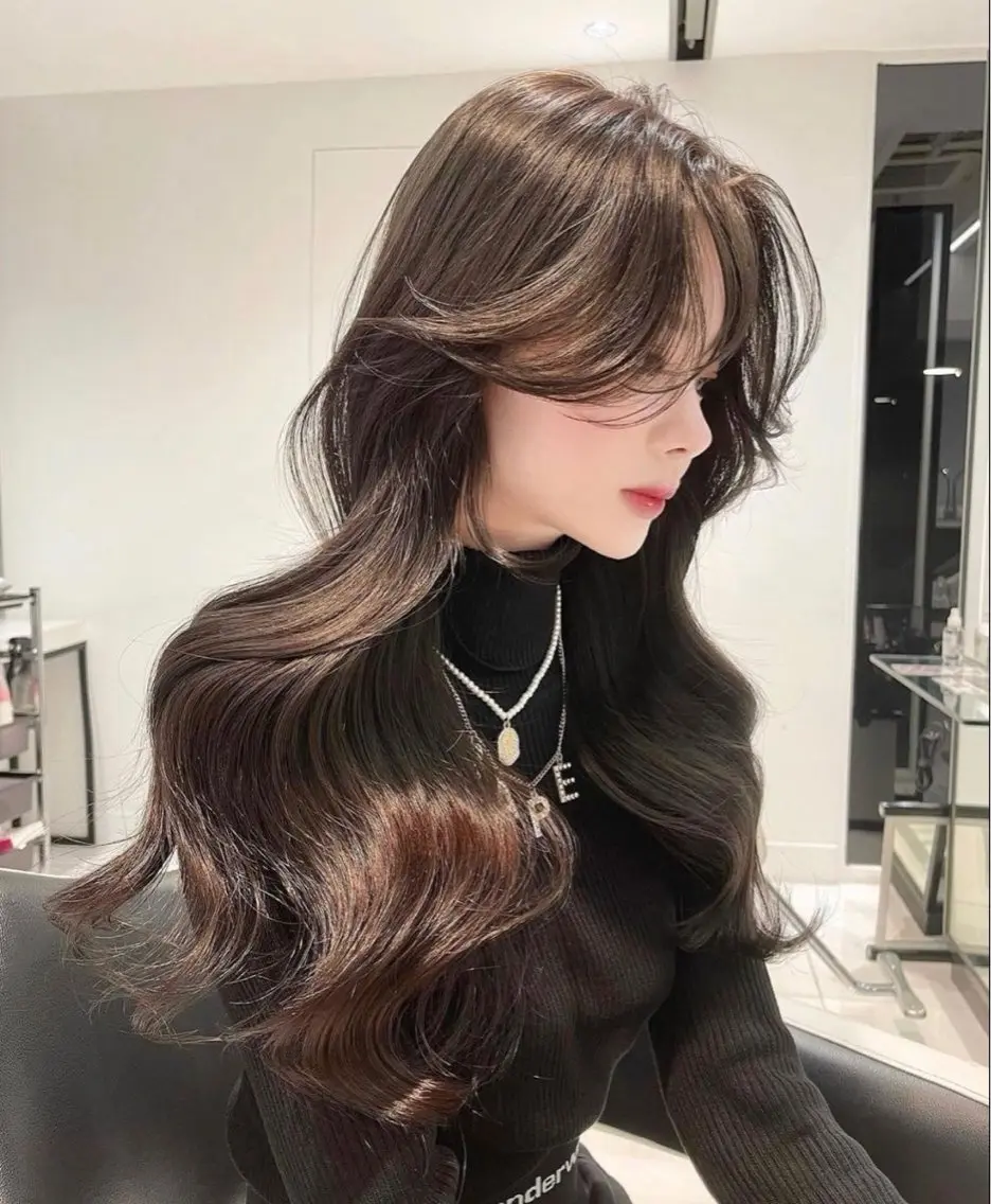 ロング カラー ヘアアレンジ 純欲韓国ワンホン🤍 𝑌𝑢𝑖🤍のヘアスタイル