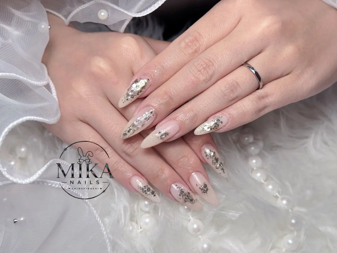 ネイル ガーリー キラキラネイル 韓国ネイル ロングネイル シンプルネイル ハンドネイル Genie Mika Nailsのネイルデザイン