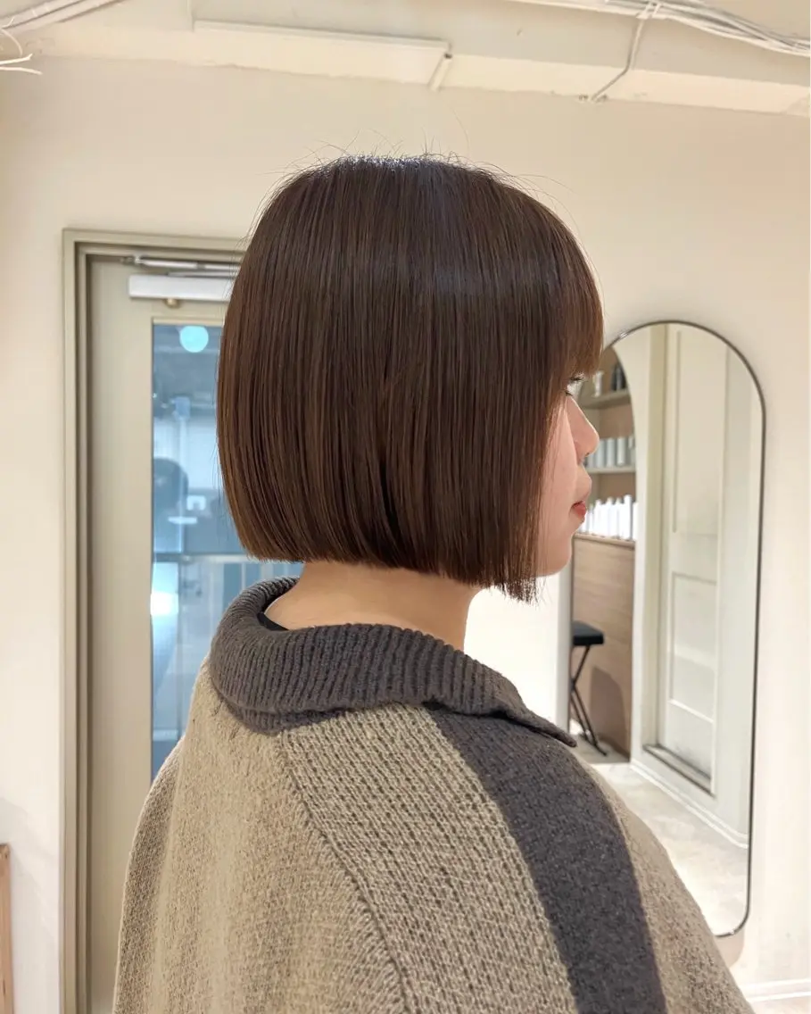 ショート カラー 切りっぱなしボブ ベージュカラー ブラウンカラー ブラウンベージュ ボブ KANO🌷 艶カラーのヘアスタイル