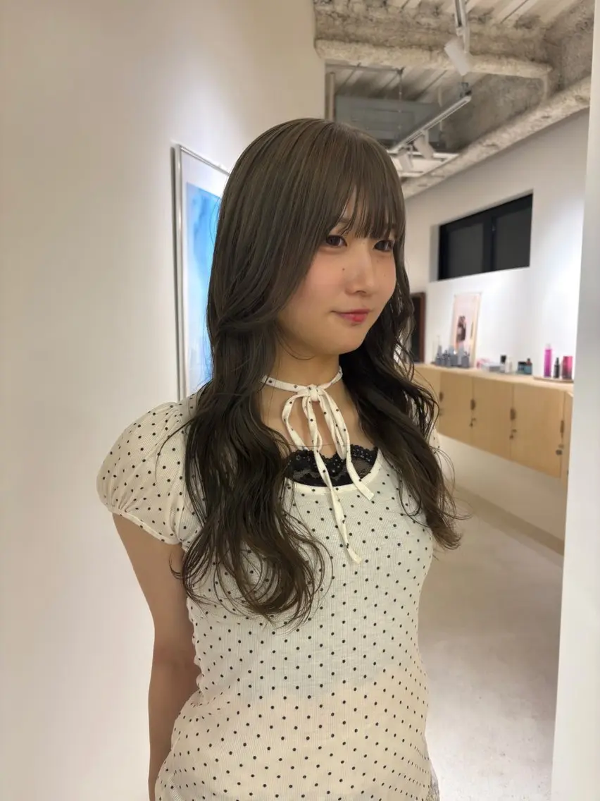 カラー ブリーチ グレージュ オリーブグレージュ オリーブグレー ヘアカラー トリートメント 船越 愛のヘアスタイル