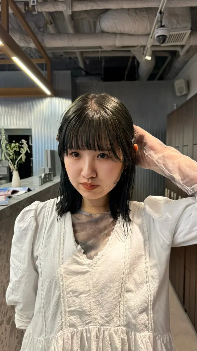 ミディアム まほ/レイヤーカット 🍒🤍透明感カラーのヘアスタイル