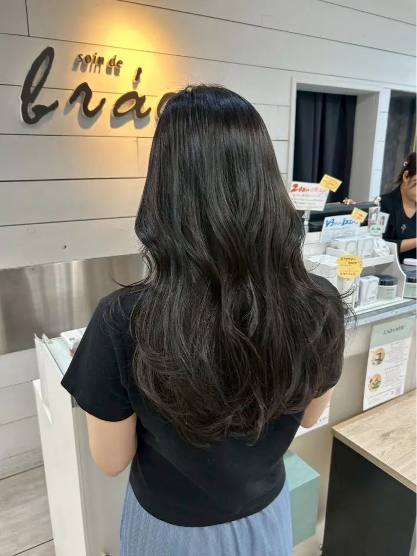 ロング カラー ヘアカラー 西岡 英菜のヘアスタイル