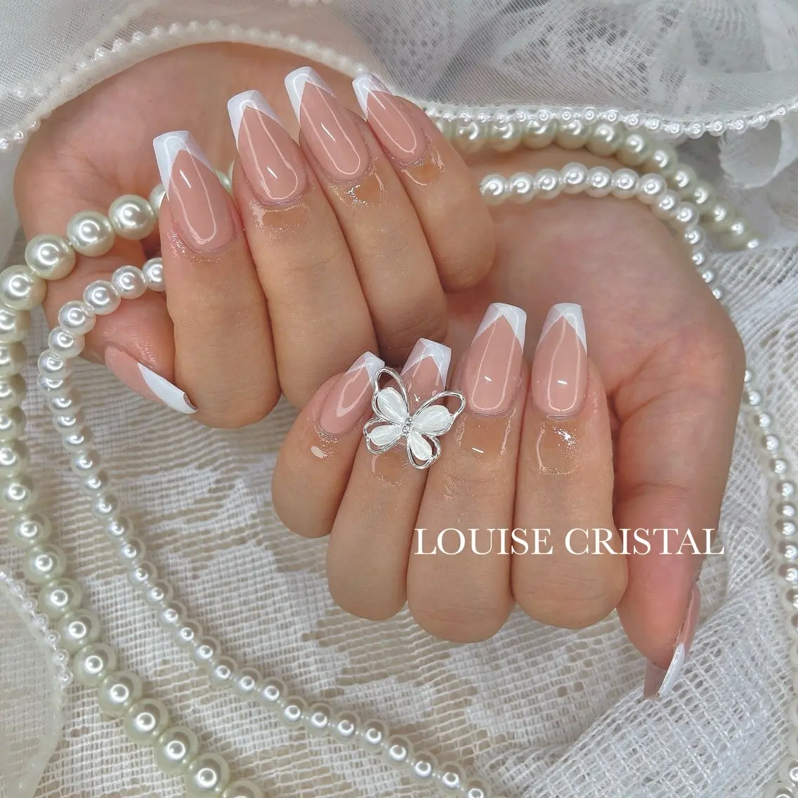 ネイル ハンドネイル LOUISE CRYSTALのネイルデザイン
