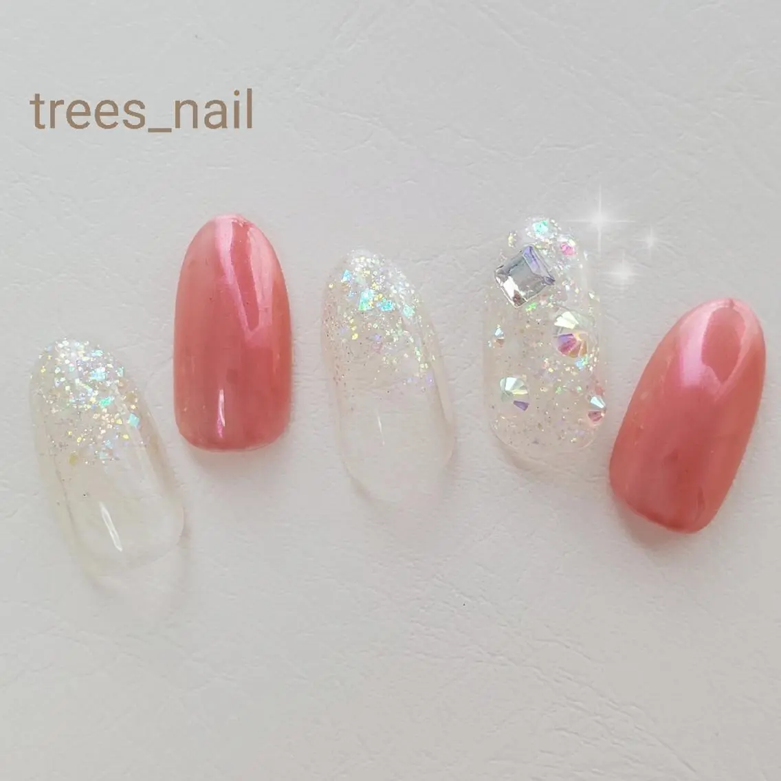 ネイル オーロラネイル キラキラネイル ラメ(グリッター) ピンク シンプルネイル ハンドネイル フットネイル trees_ nailのネイルデザイン