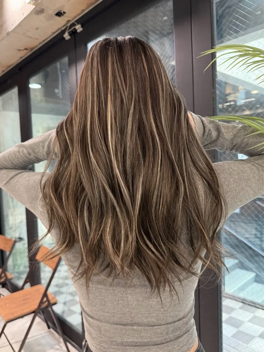 ロング ヘアカラー 🌺ハイライトカラー HINA🌺のヘアスタイル