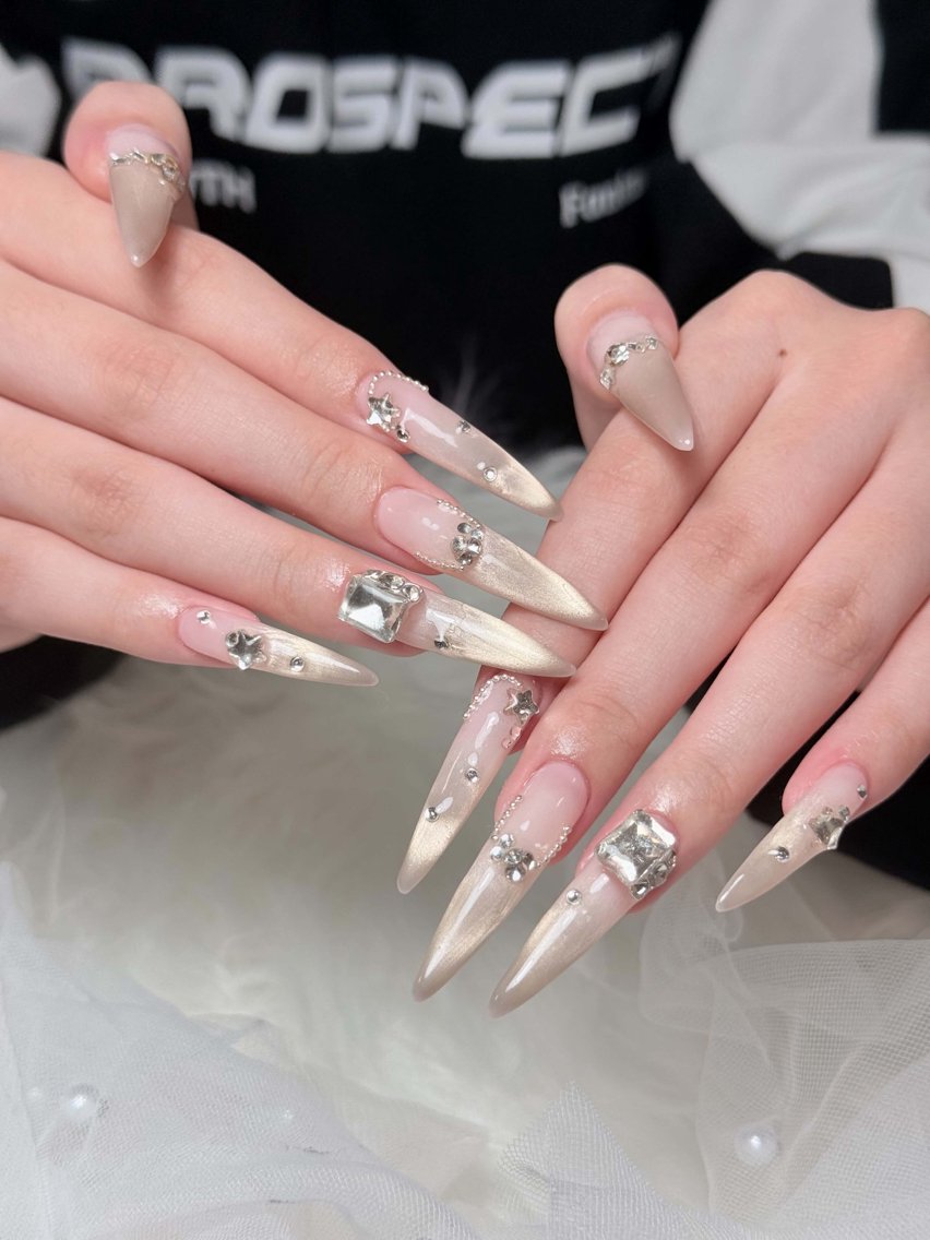 ネイル 韓国ネイル マグネットネイル 持ち込み ニュアンスネイル シンプルネイル ハンドネイル Huyn Nail Shinjyukuのネイルデザイン