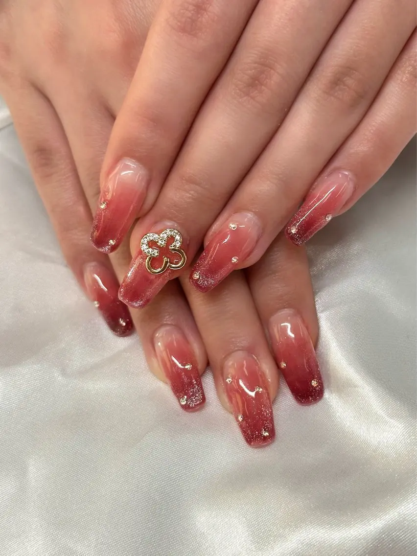 ネイル キラキラネイル salon iris 🦋北広島市大曲のネイルデザイン
