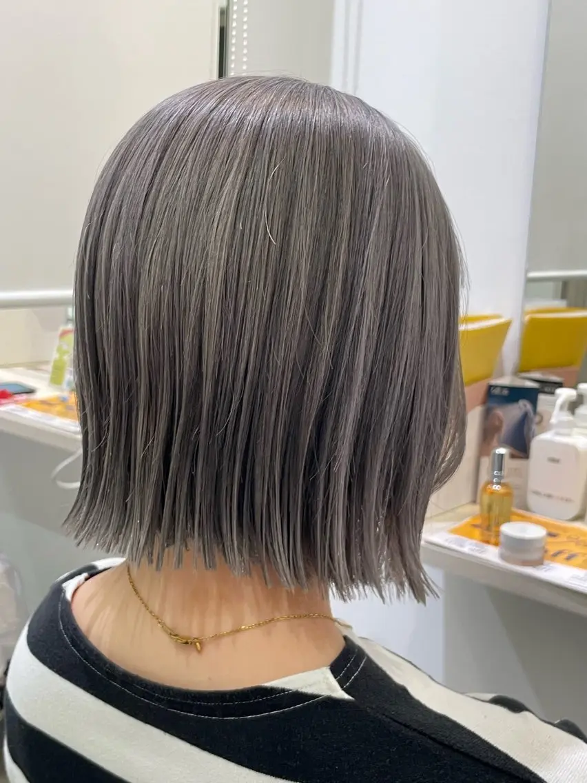 ミディアム カラー カット ヘアカラー トリートメント san _のヘアスタイル