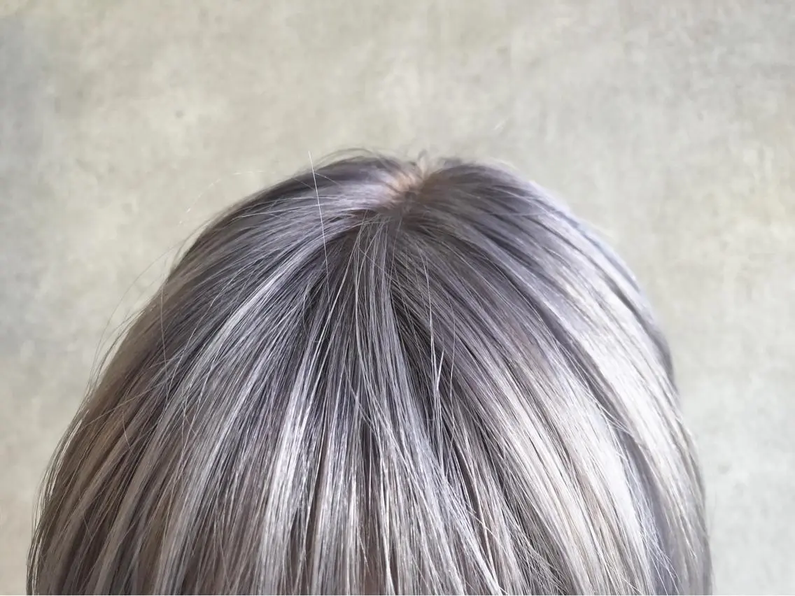 ショート カラー 顔周りレイヤーカット ブリーチminamiのヘアスタイル