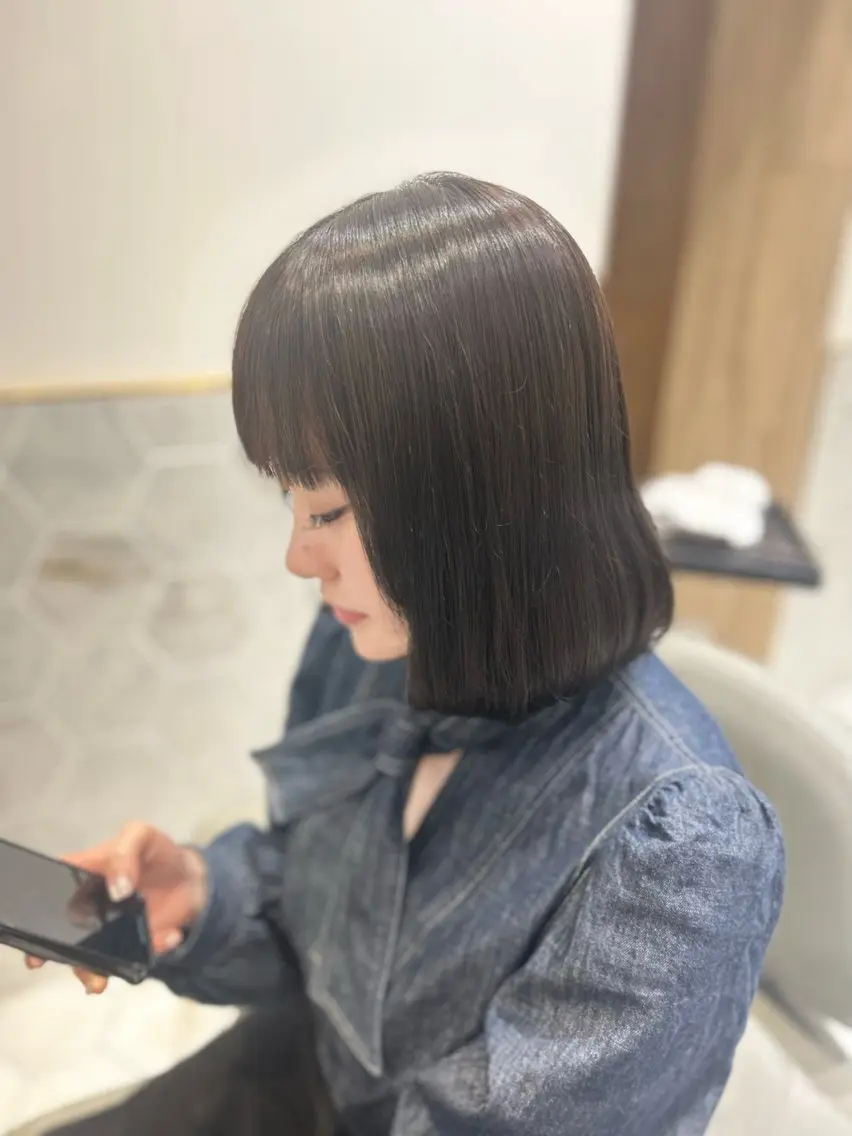 ショート カラー グレージュ costes 今井芽依のヘアスタイル