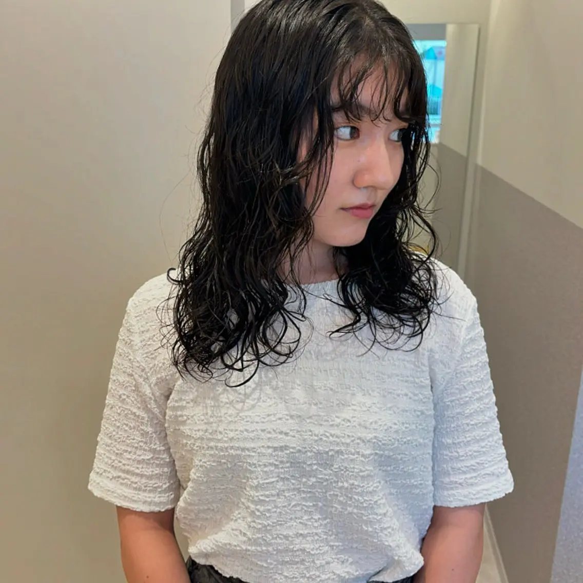 カット＋コテ巻き風デジタルパーマ＋カラーの写真