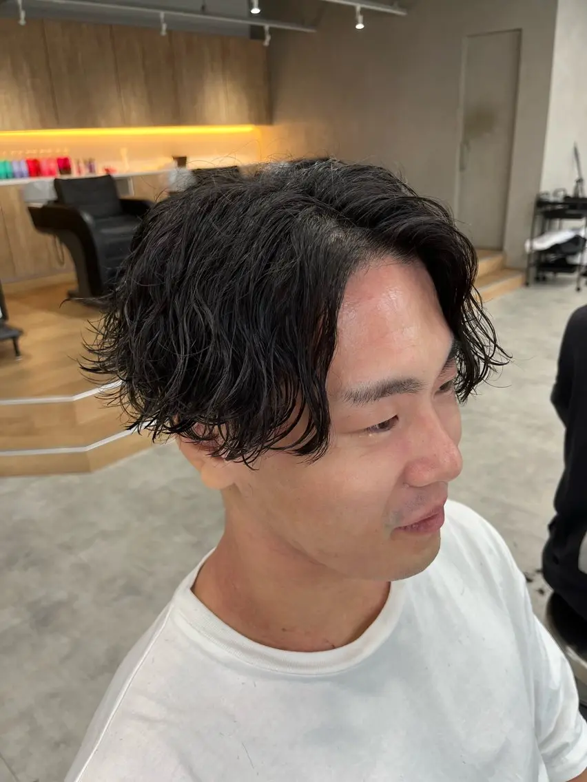ショート パーマ メンズ センターパート メンズパーマ スパイキーショート 波巻きパーマ ショートヘア 波巻きスパイラル🌀 新潟/万代/山下優のヘアスタイル