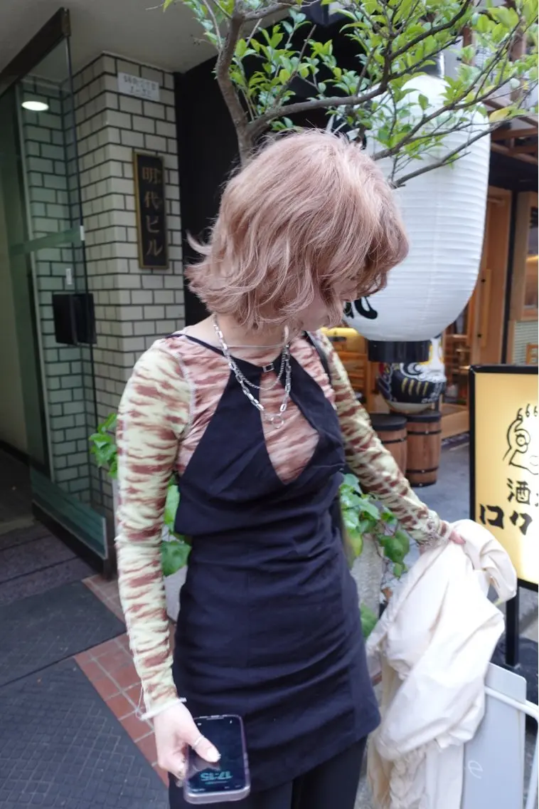 ミディアム カラー 顔周りレイヤーカット ブリーチminamiのヘアスタイル